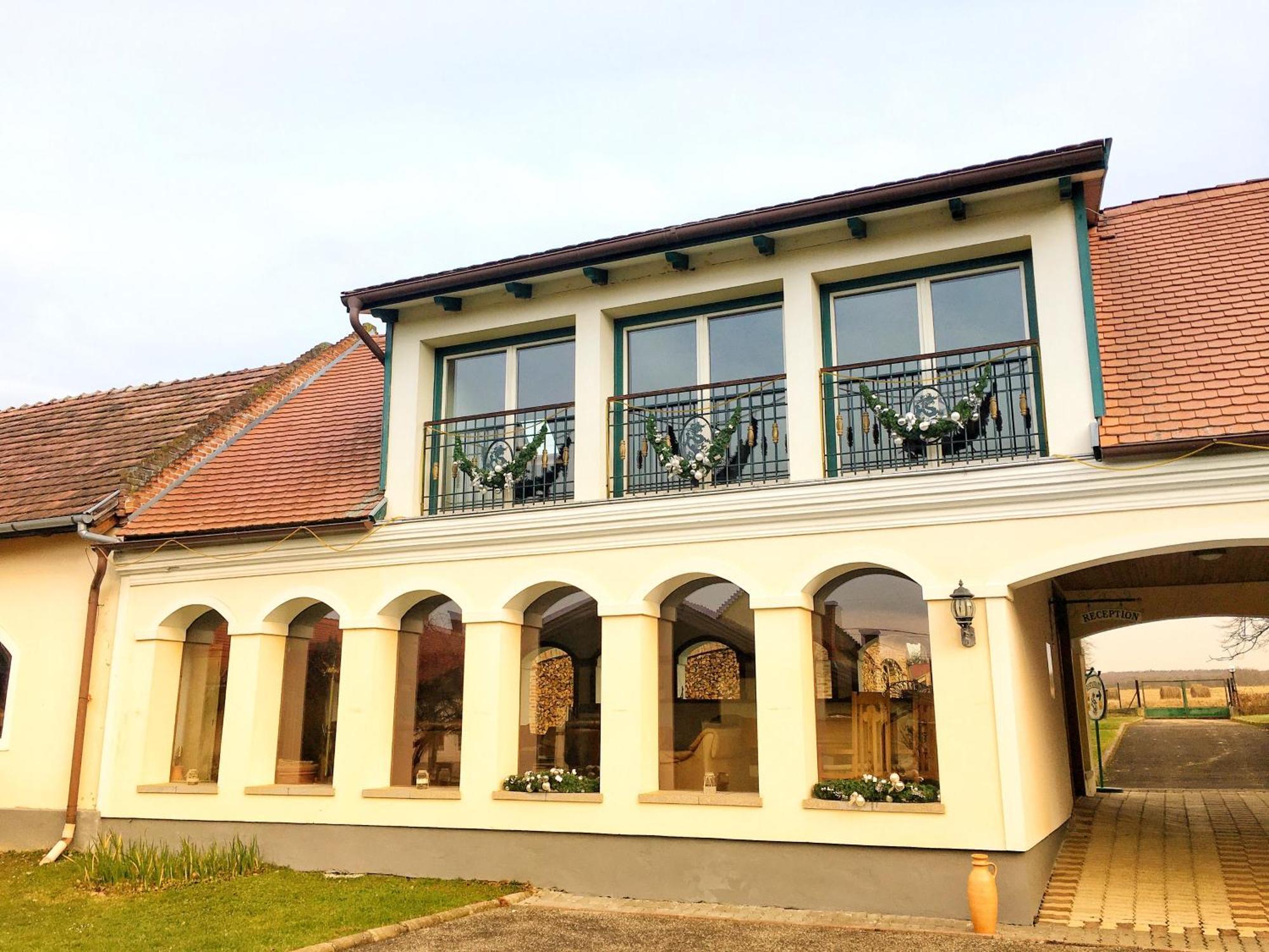 Ginti Panzio, Orseg Hotell Magyarszombatfa Exteriör bild